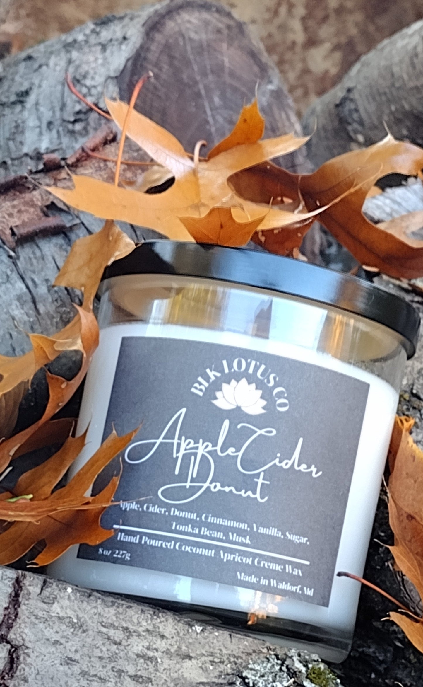 Autumn Delight: 8oz Hand-Poured Apple Cider Donut Luxury Candle