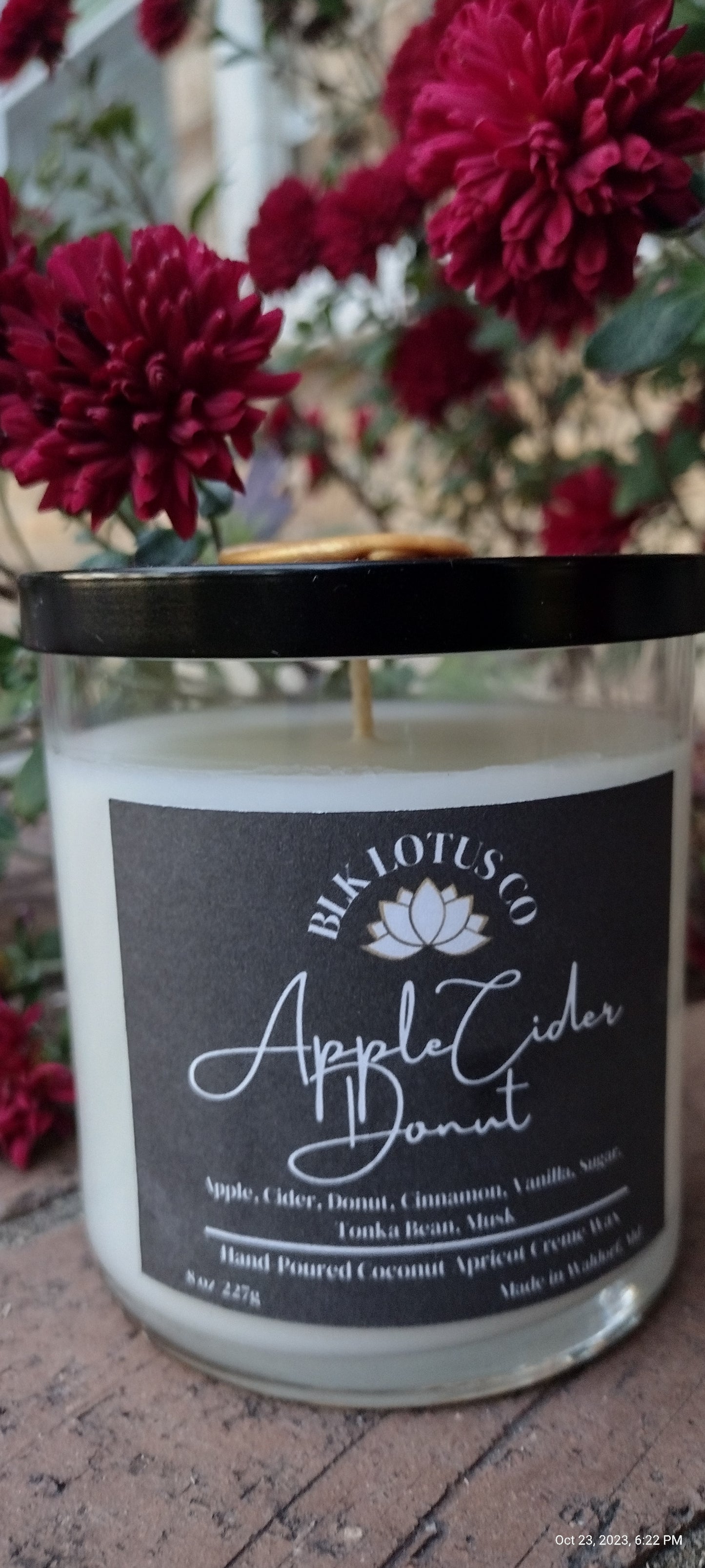 Autumn Delight: 8oz Hand-Poured Apple Cider Donut Luxury Candle